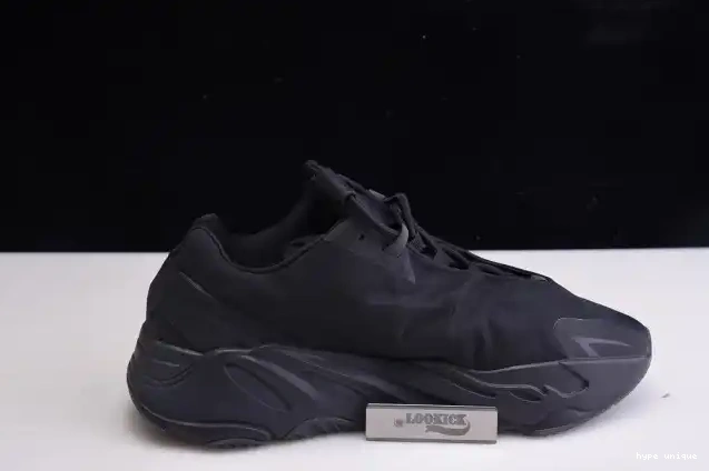 hype Yeezy 700 Black MNVN Boost Adidas Triple FV4440 0522